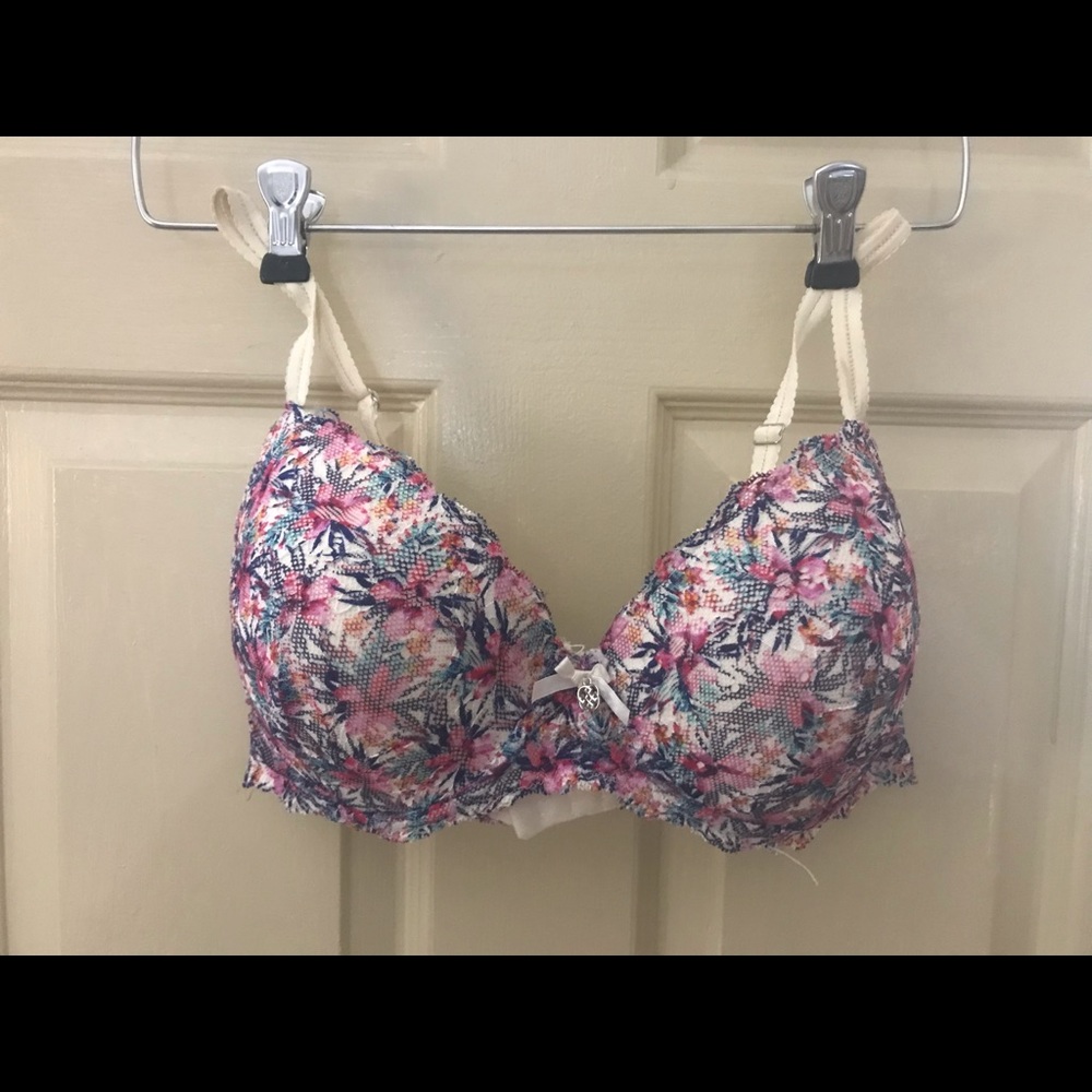 Daisy Fuentes 36 D underwire push up bra.